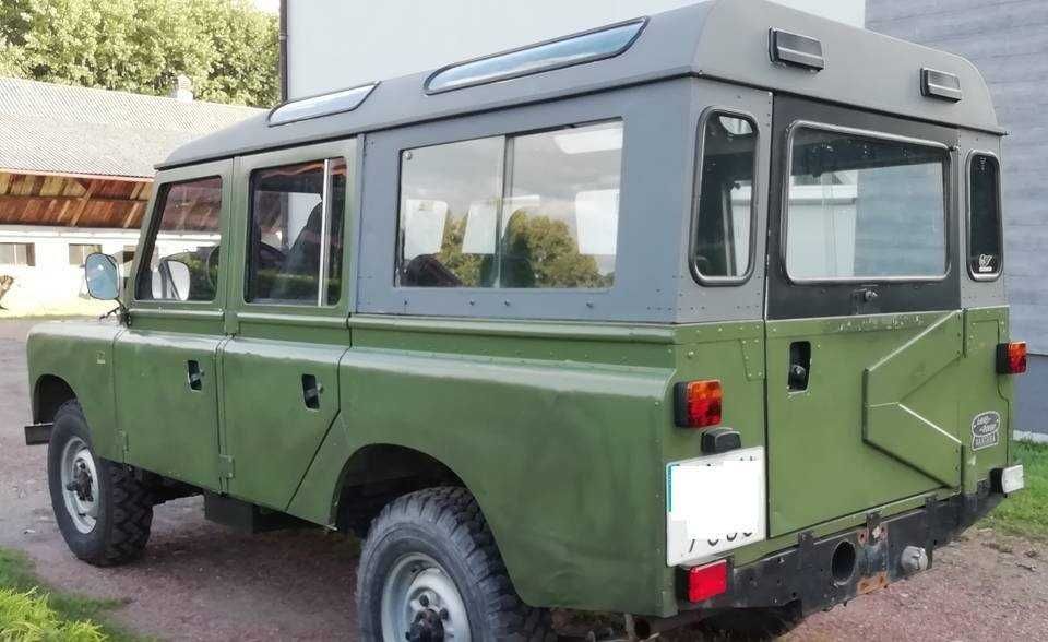 Land Rover Santana 109 Defender