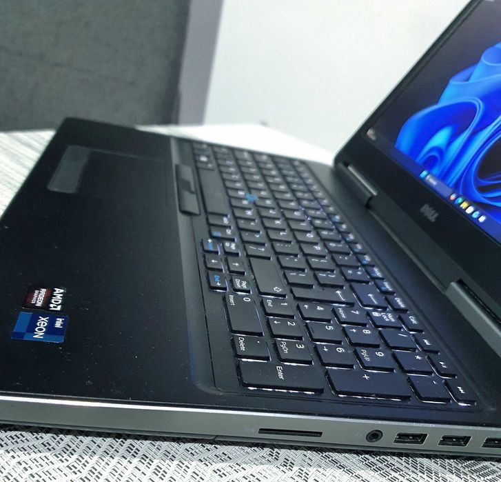 DELL xeon®™/AMD®ProWX4150™/32GBram/1,5TBNvme/USB-C3.1/Podś.Klaw./Win11