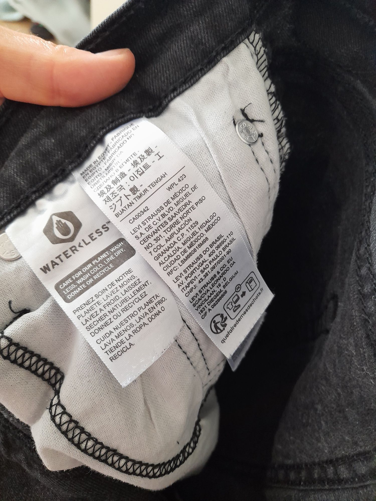 Jeansy Levis W29 L32 , 170/74A czarne oryginalne jak nowe
