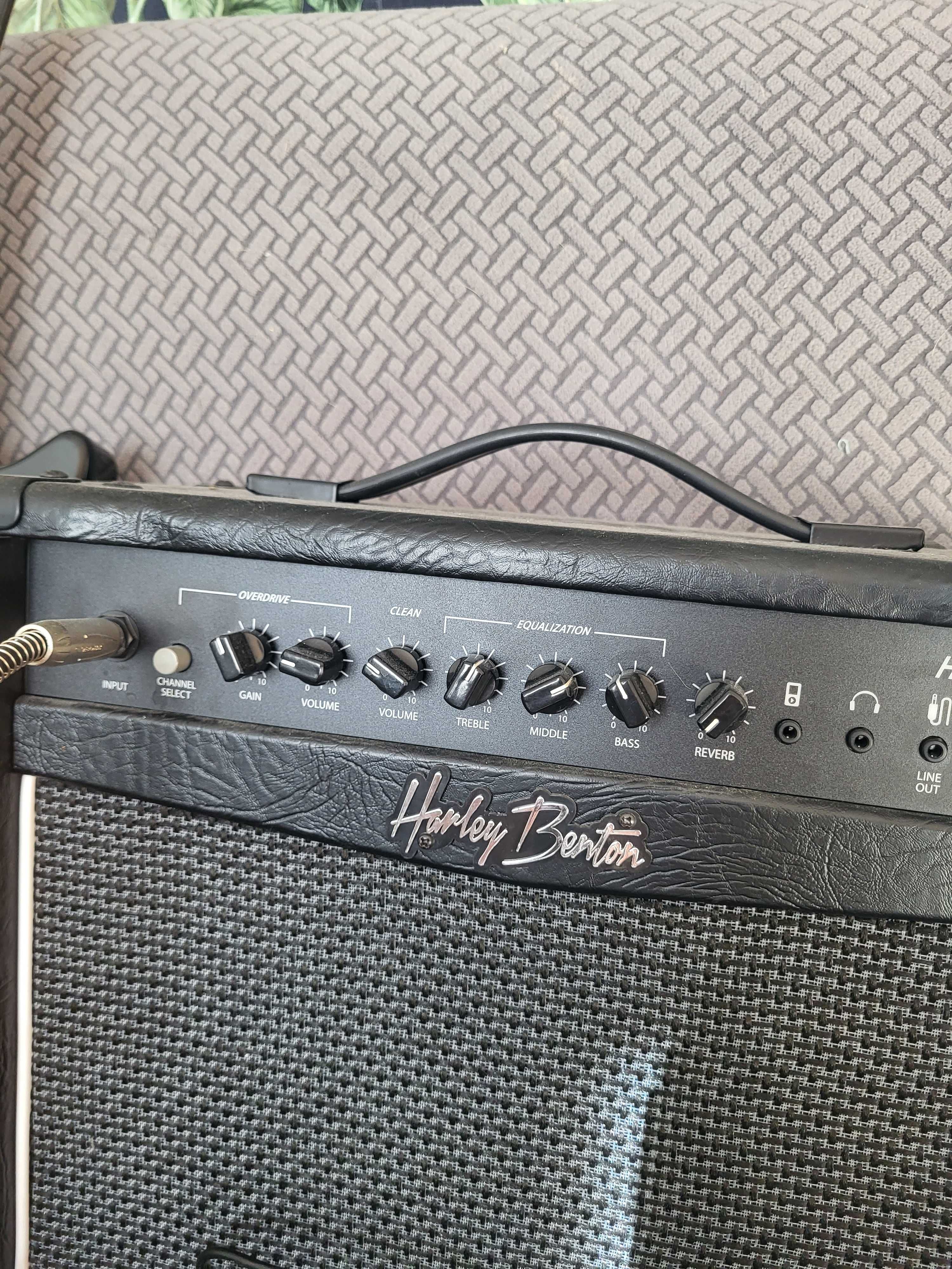 Wzmaczniacz gitarowy Harley Benton plus gitara oraz efekt gitarowy.