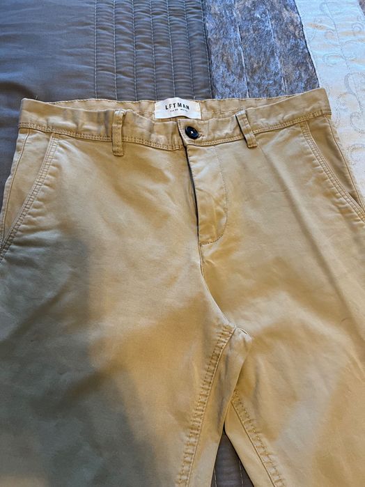 Calças de homem em sarja, beges