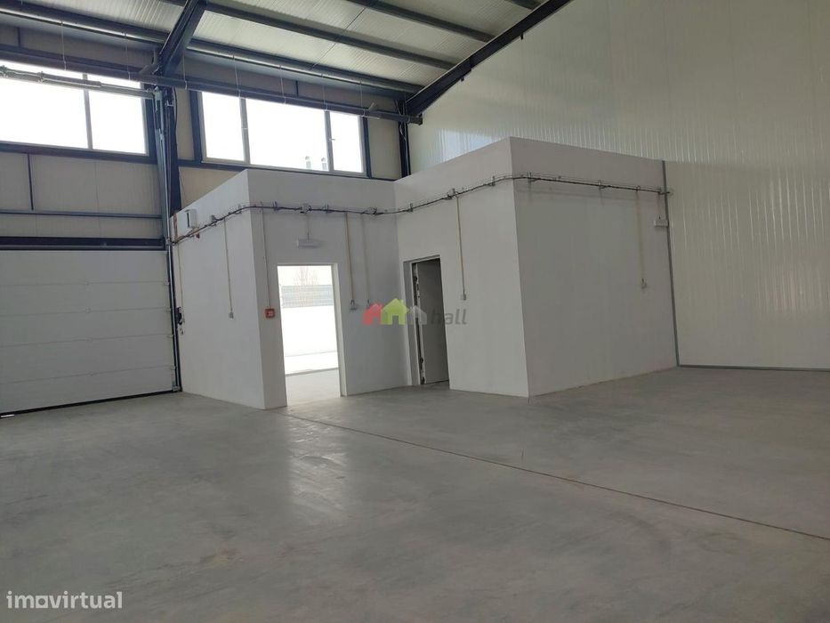 Arrendamento de armazéns com 238m2 na Moita