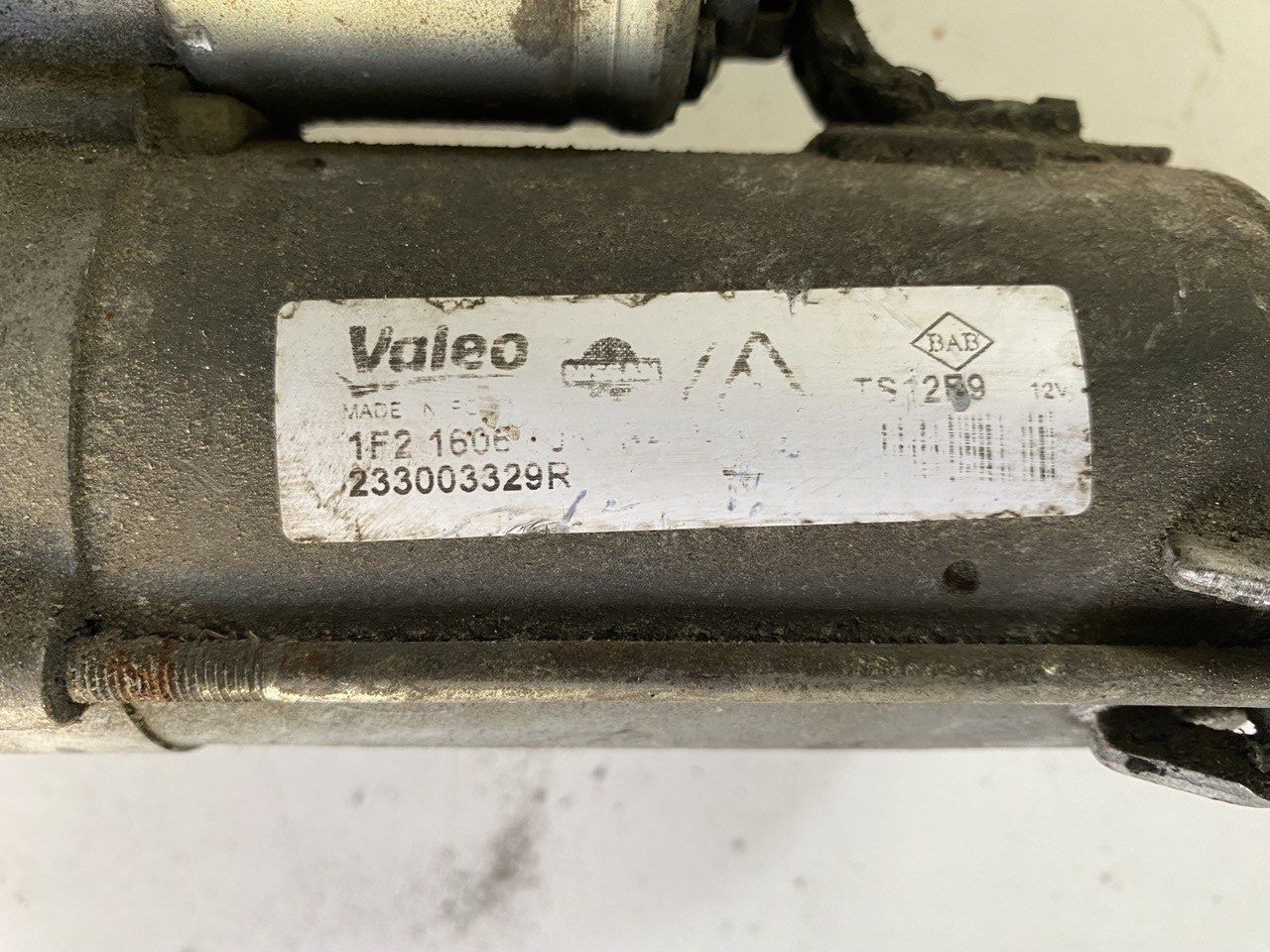 Стартер valeo 233003329r nissan renault 1.5 dci