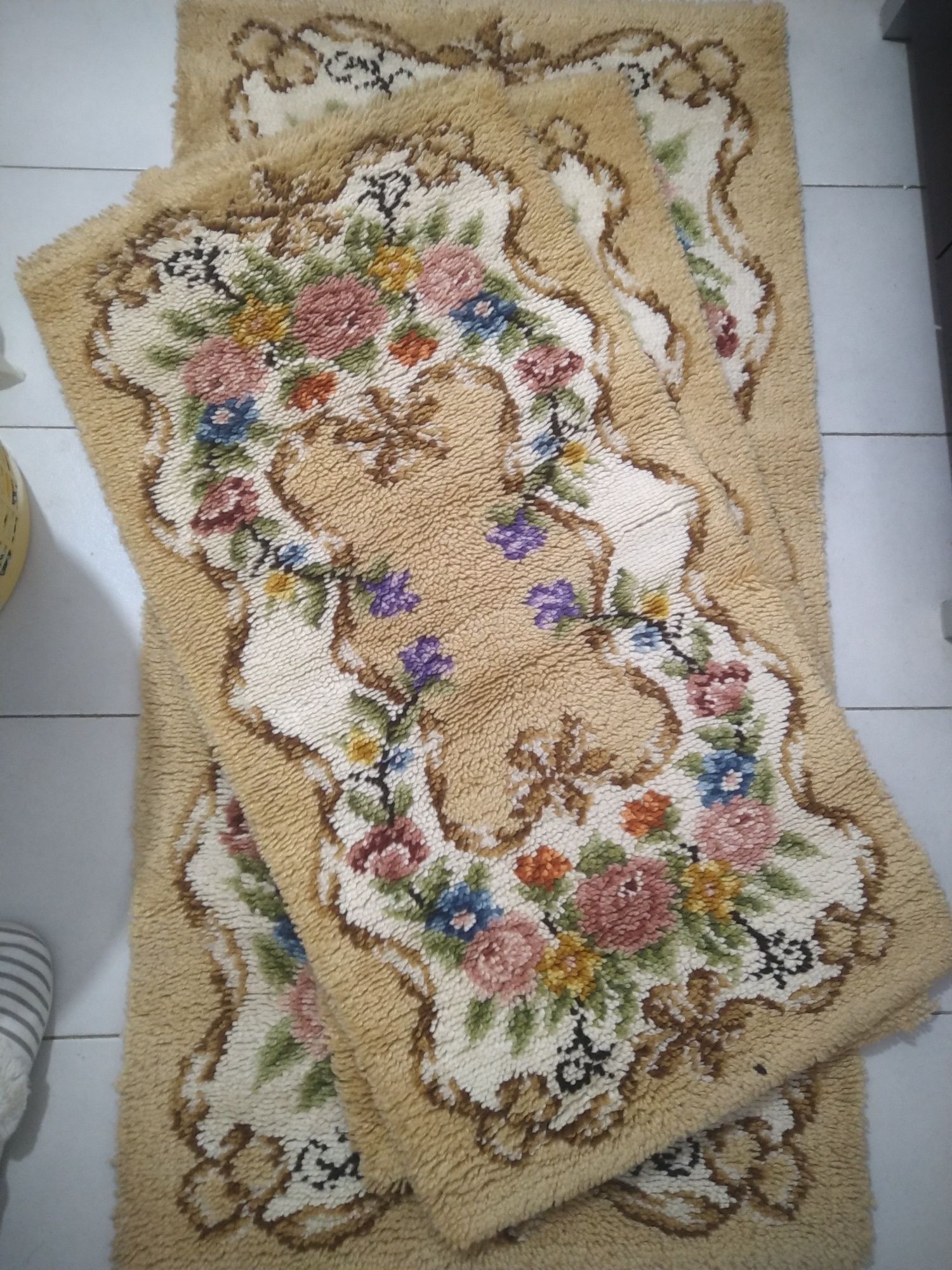Conjunto de três tapetes