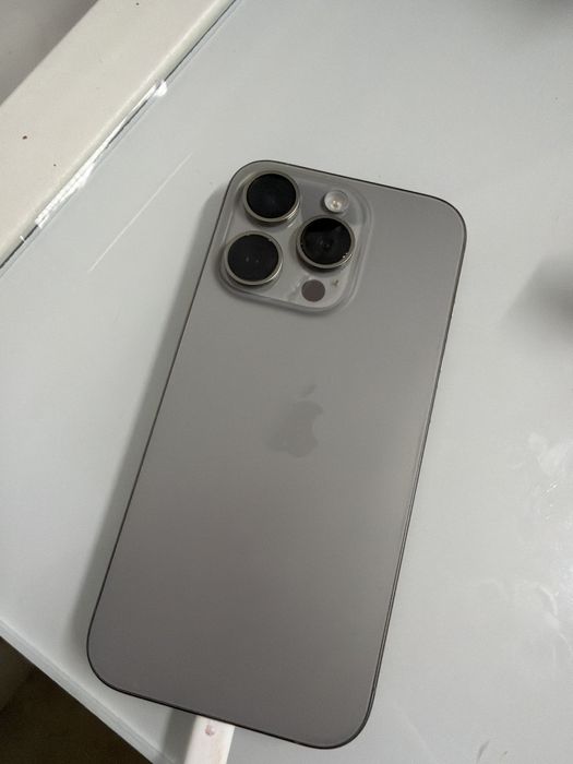 Iphone 15 pro cinza/256 GB