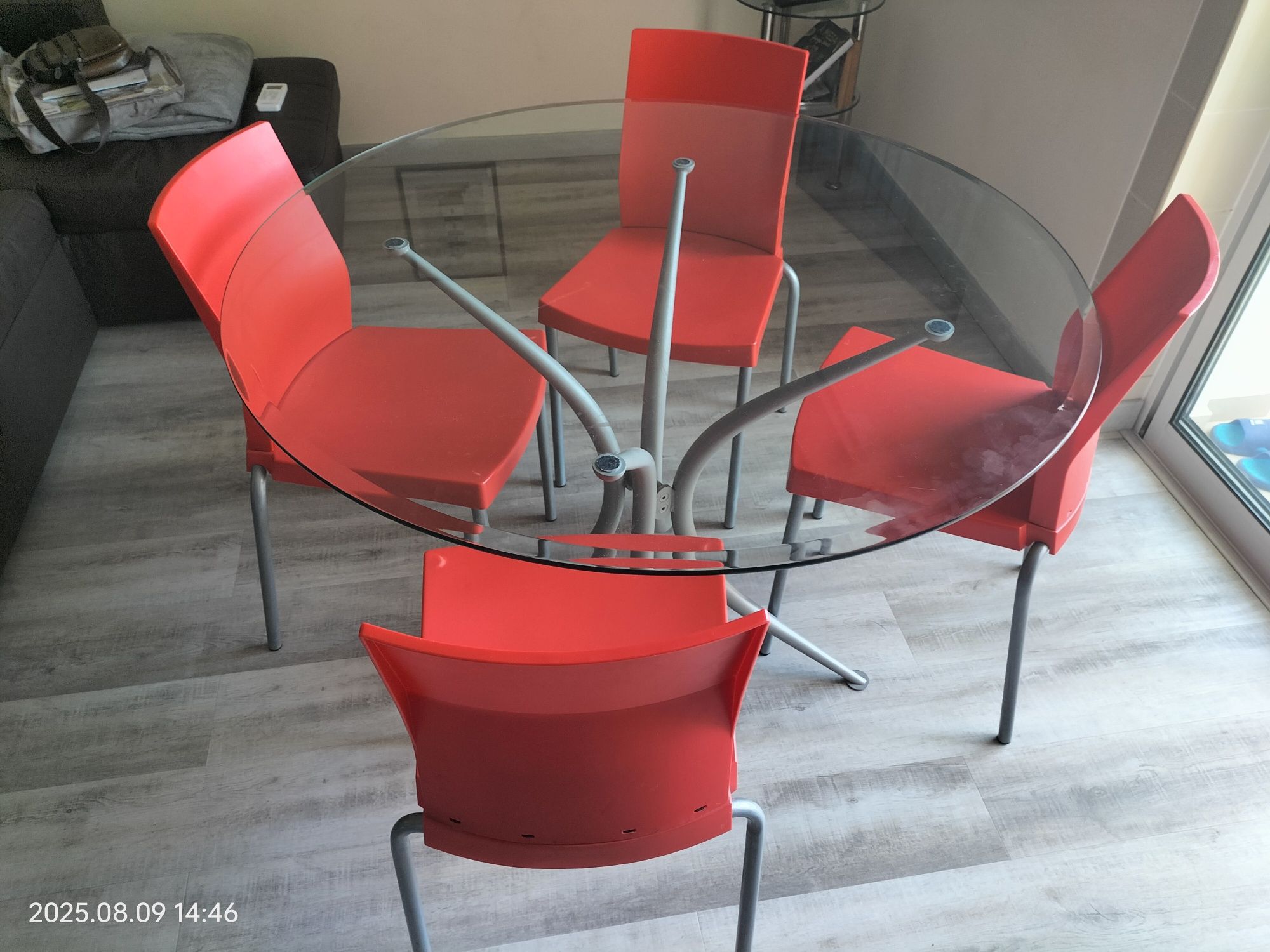 Mesa com tampo de vidro