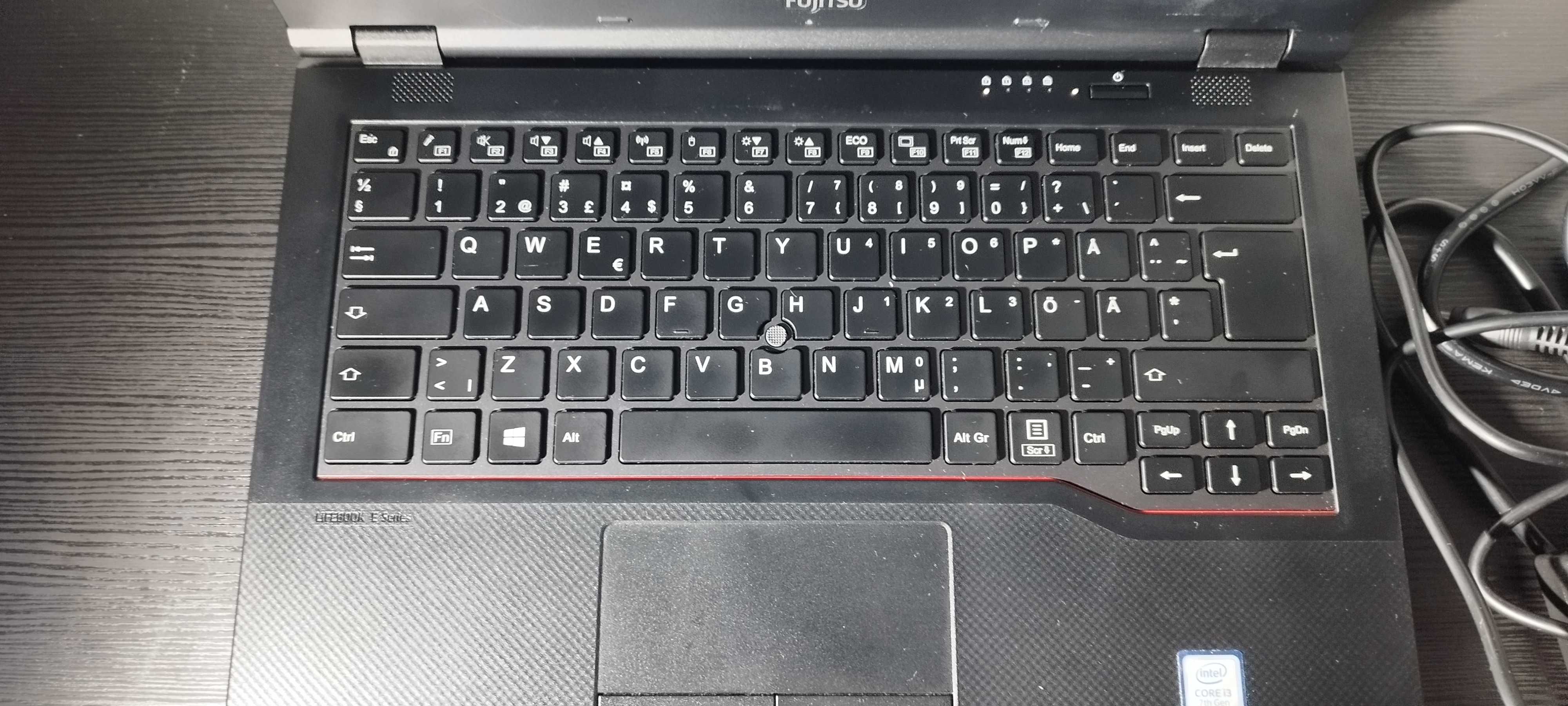 Portátil Fujitsu E548 | 14" HD | I3-7130U | 8GB 256GB