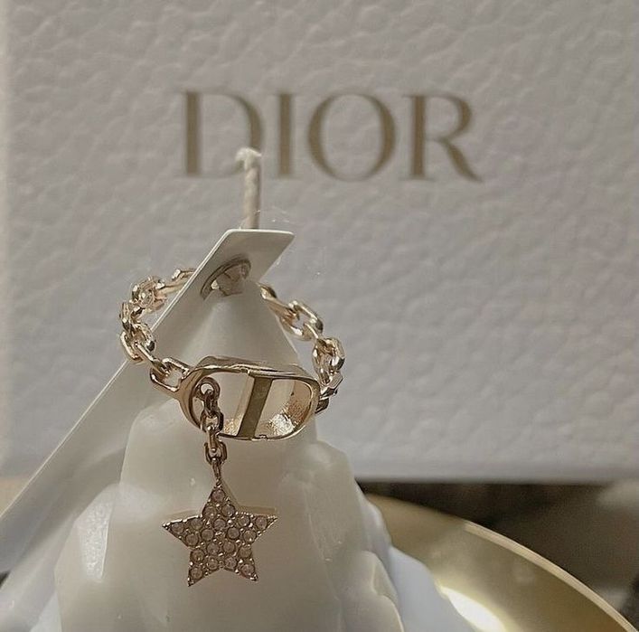 Каблучка відомого бренду