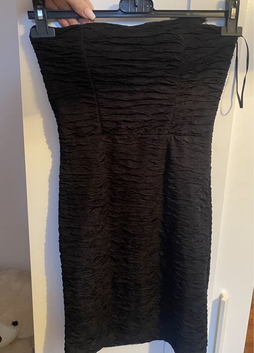 sukienka sylwestrowa mała czarna mini na jedno ramie