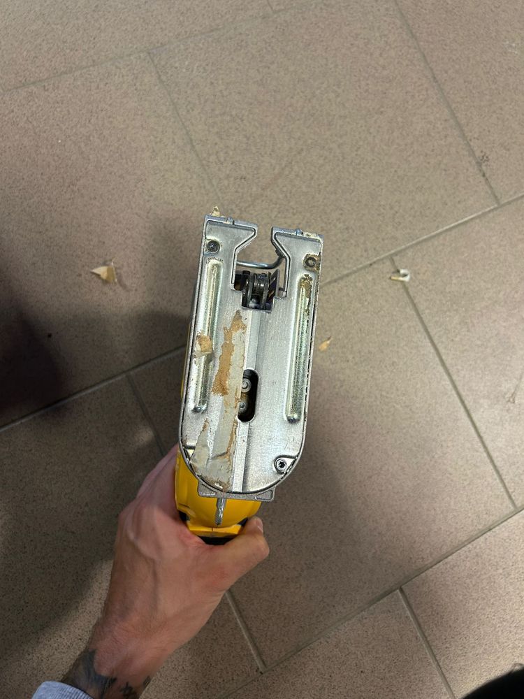Wyrzynarka dewalt DCS 331