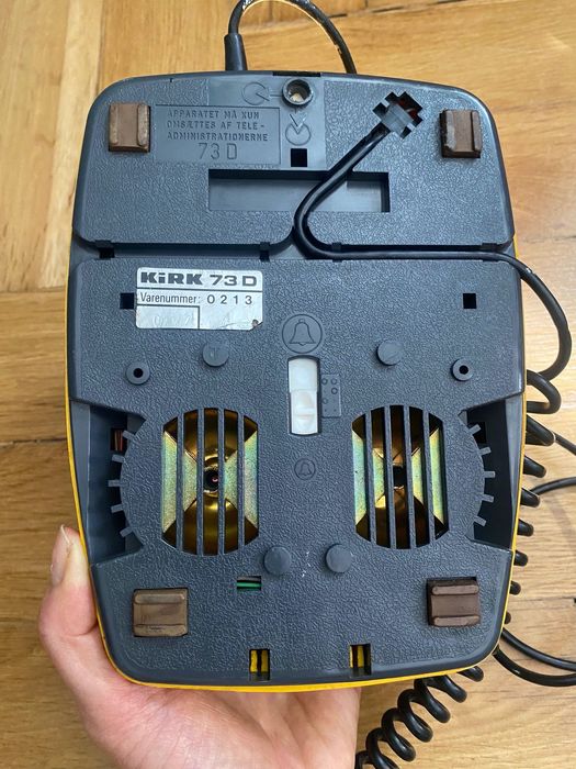 Stylowy analogowy aparat telefoniczny lata 90-te. Dania