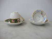 Duas chavenas antigas em porcelana