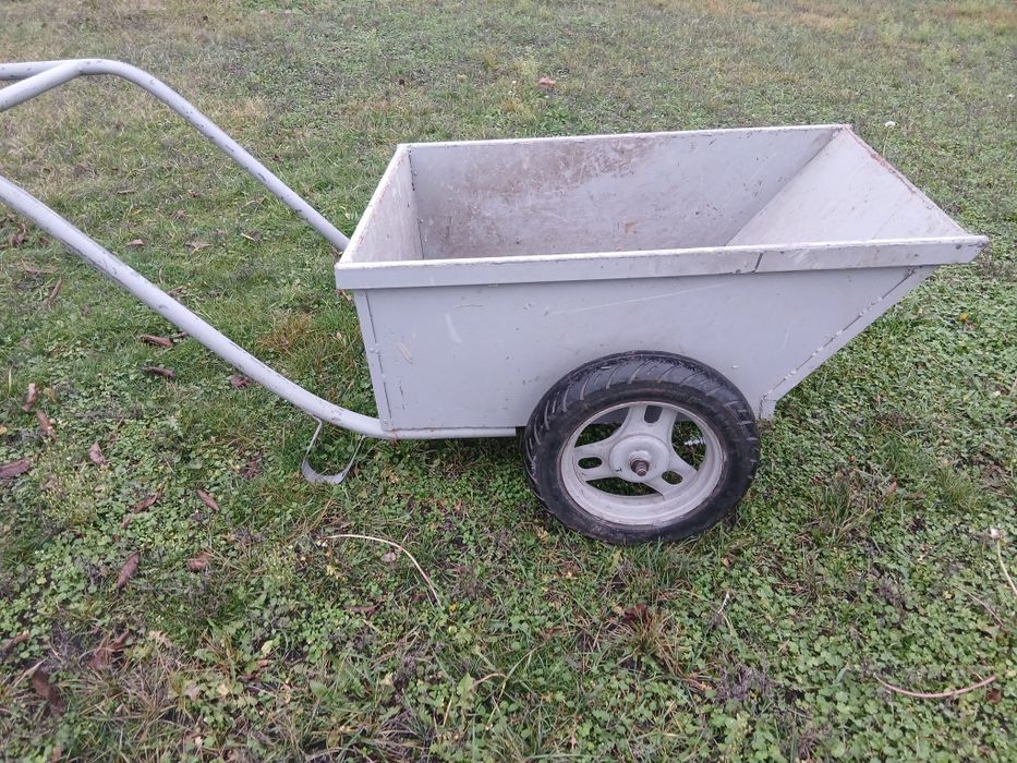 Тачка, возик будівельно-садовий.