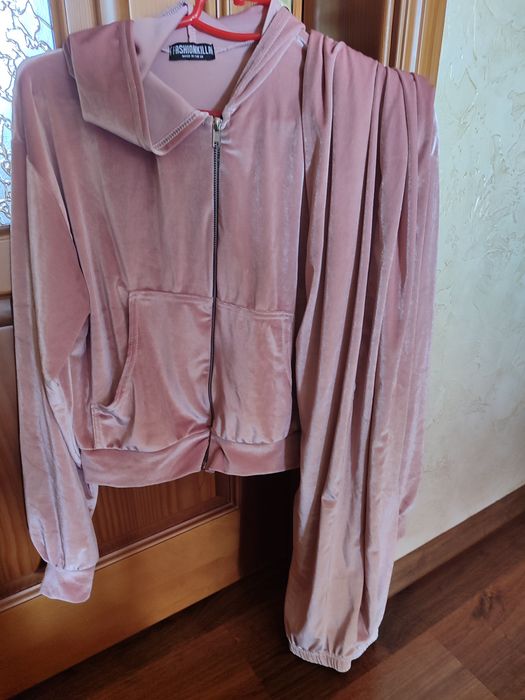 Велюровий спортивний костюм