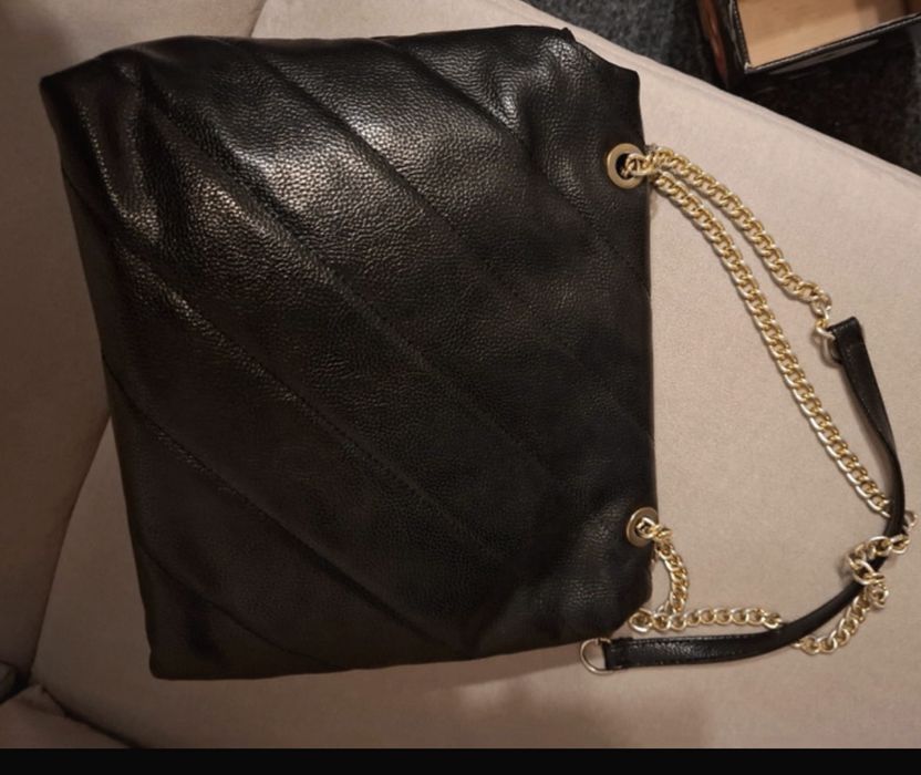 Czarna torebka z klamra jakółek