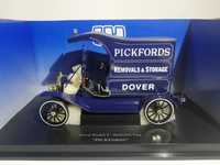 Ford Model T Delivery Van Pickfords 1:18 Universal Hobbies