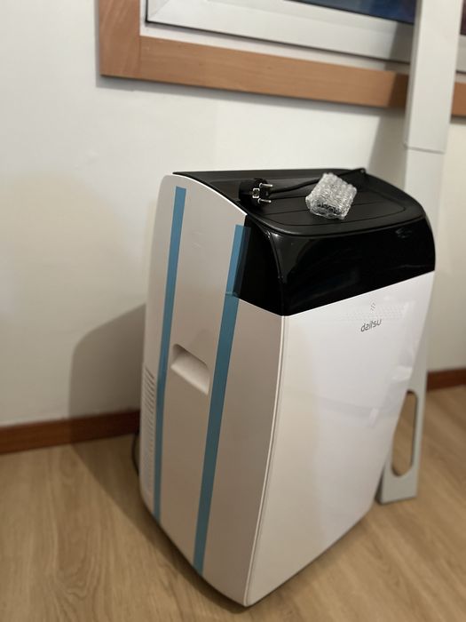 Ar condicionado Portartil DAITSU APD-12FCX c/ bomba de calor e Wi-fi