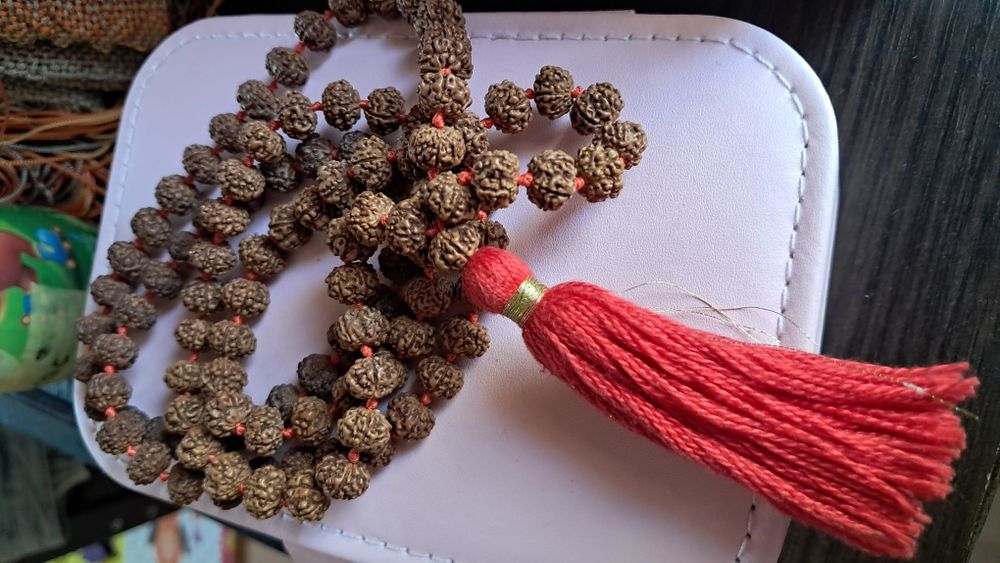 Прикраси з натурального каміння