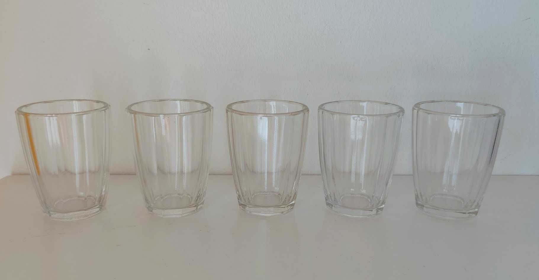 Copos vidro pequenos coleção antigos taberna bebidas brancas