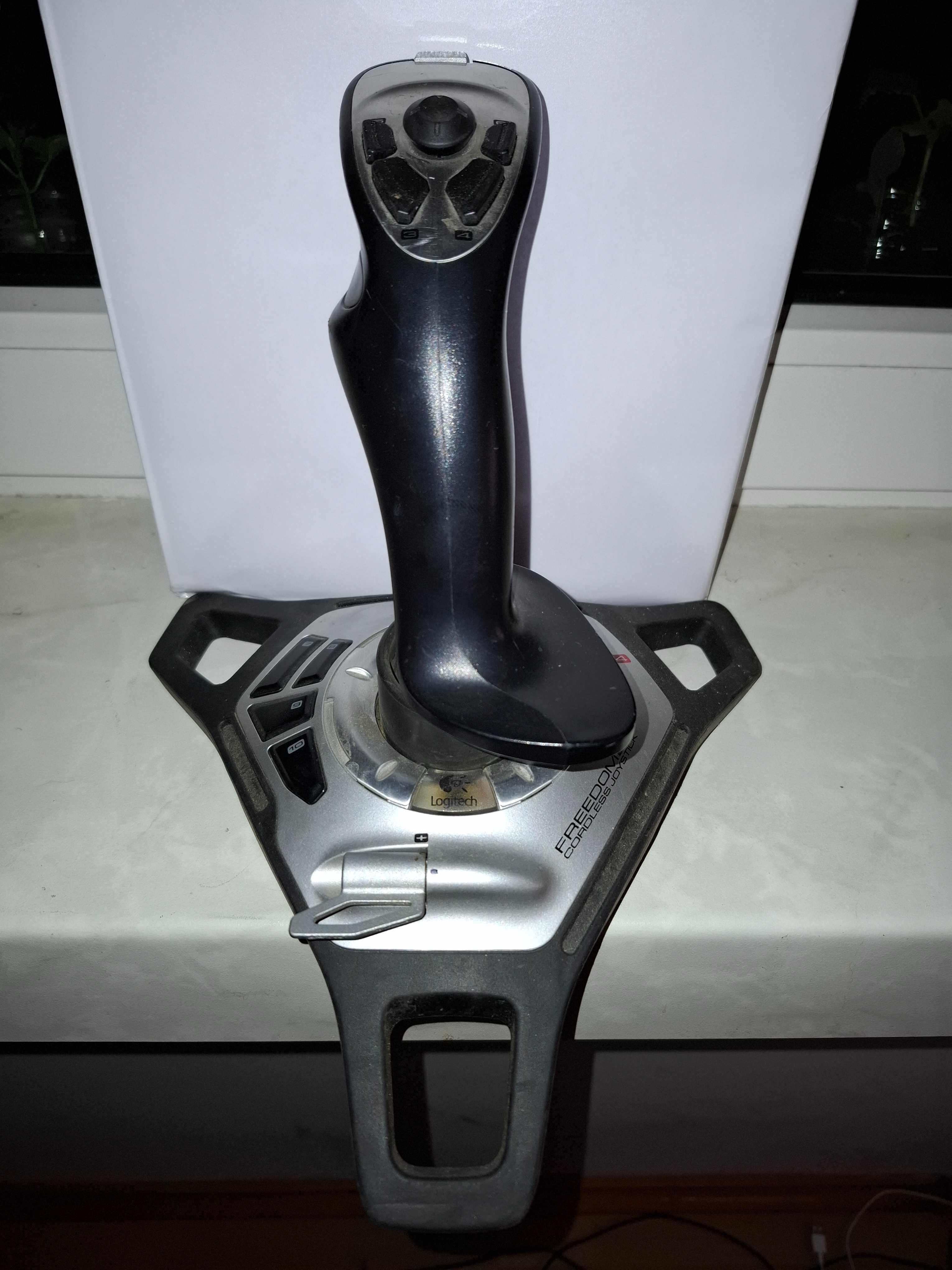 Logitech Freedom 2.4 GHz Cordless Joystick pad