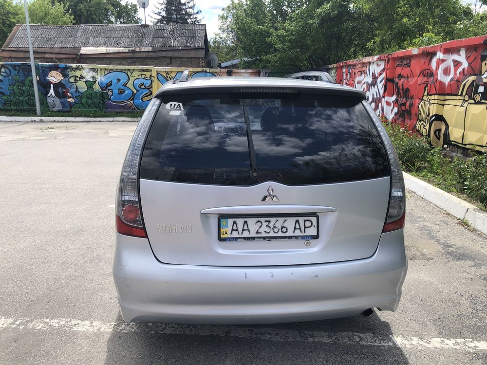 Mitsubishi Grandis 2,4 бензин, механика