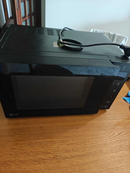 LG MH6535GIB Micro-ondas com Grill 25L 1000W