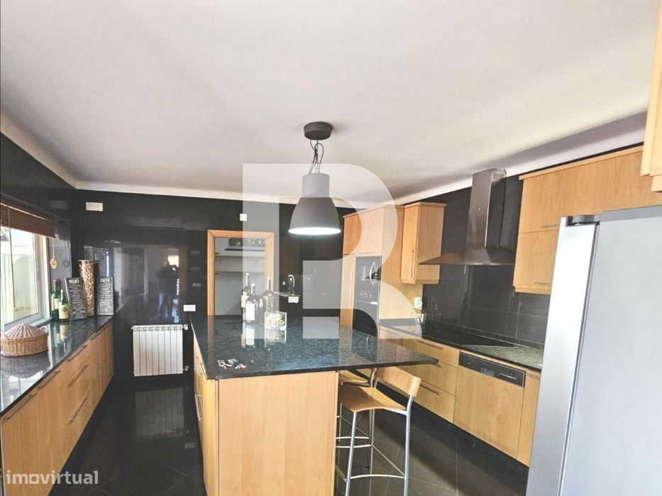 Moradia T3 para arrendamento no Banzão, Colares