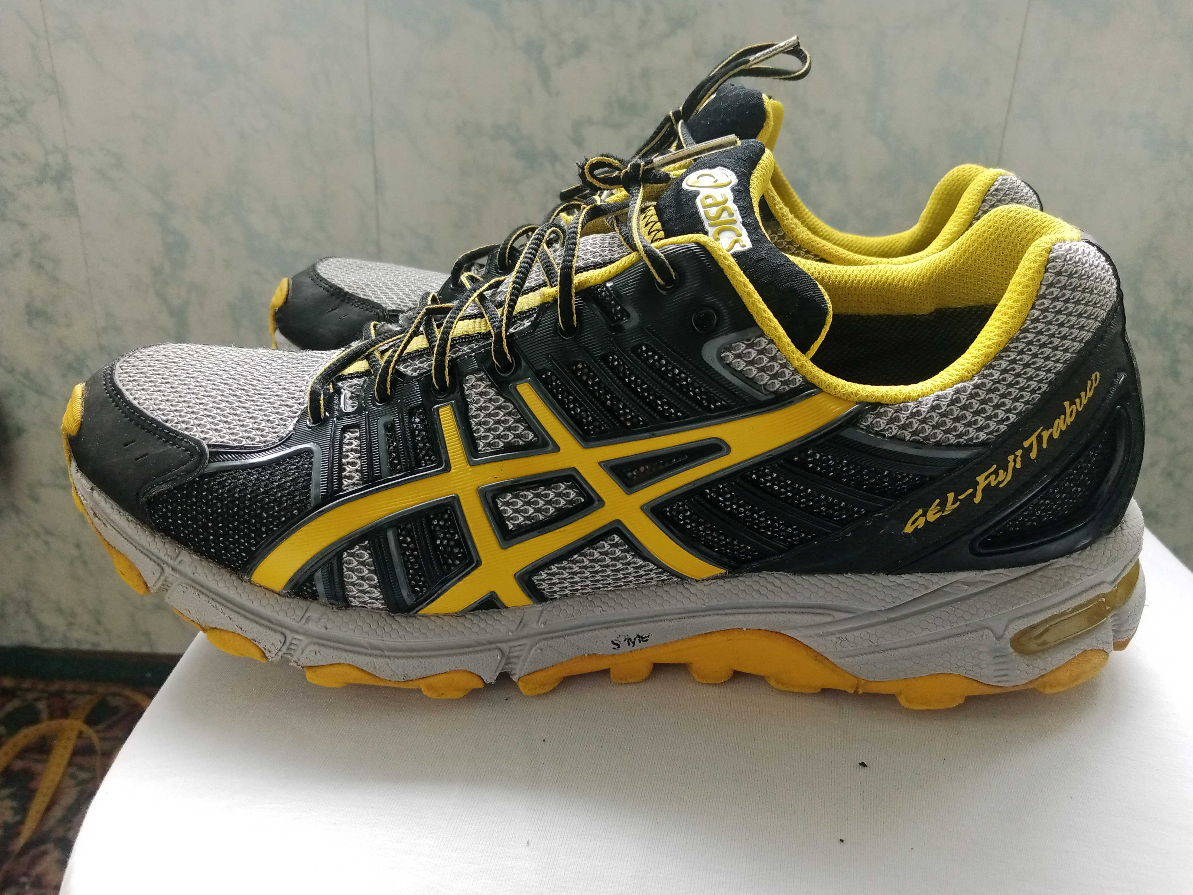 asics,кроссовки 43р.оригинал