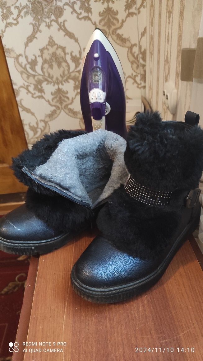 Теплі черевички для дівчинки