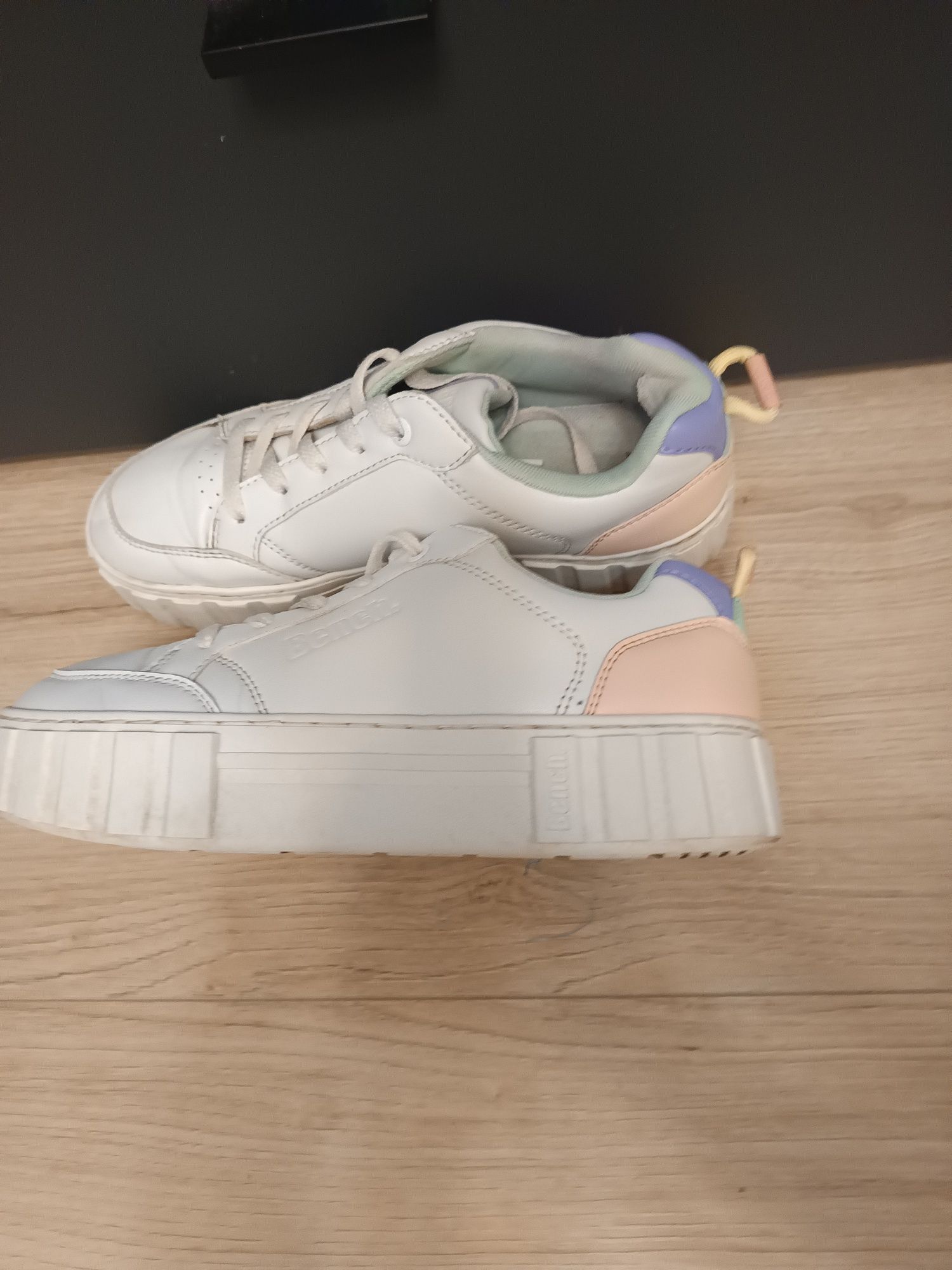 Buty sneakersy na platformie Bench