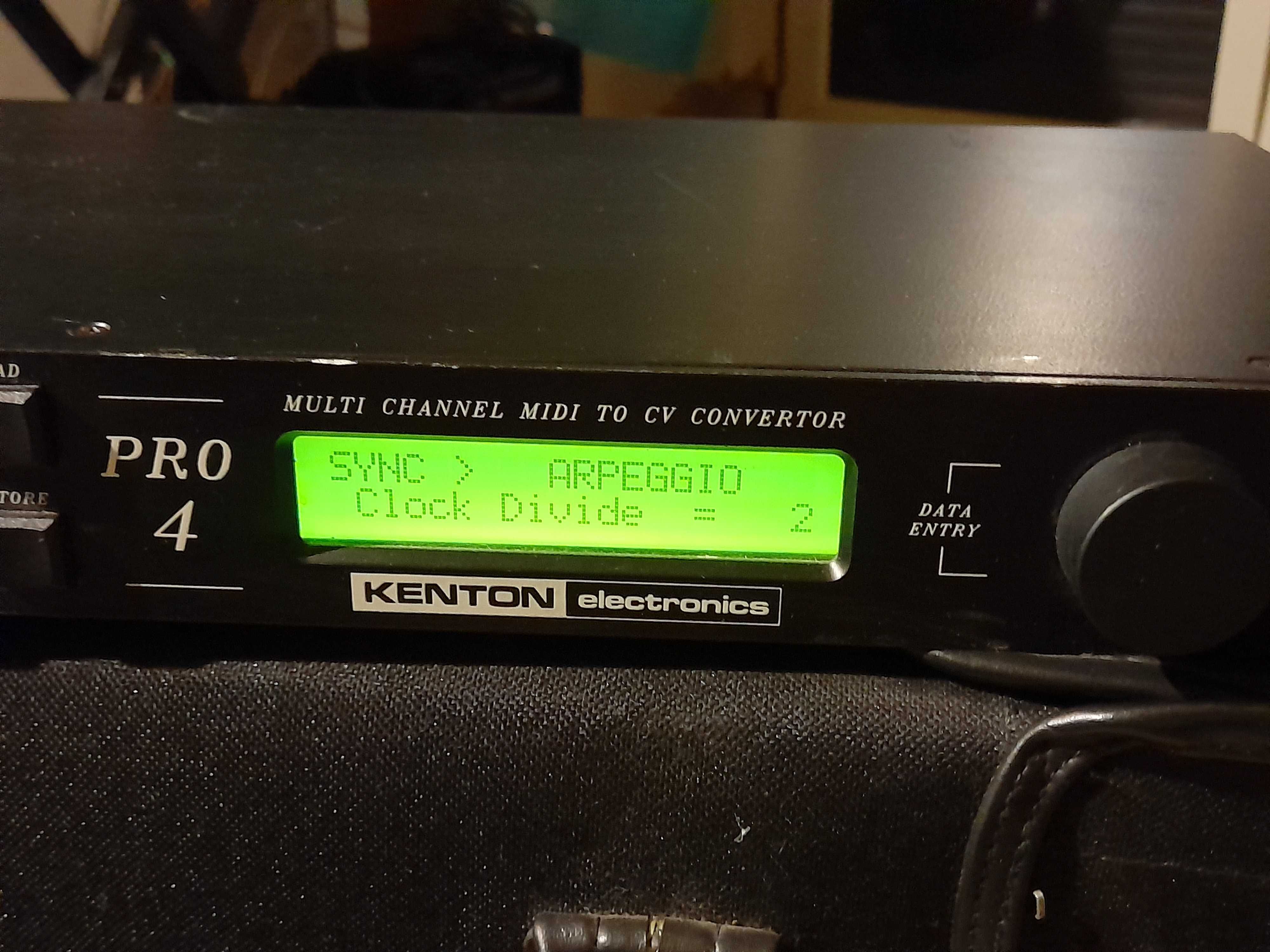 Kenton Electronics Pro-4 MIDI CV interfejs 1994 (Vintage OLO)