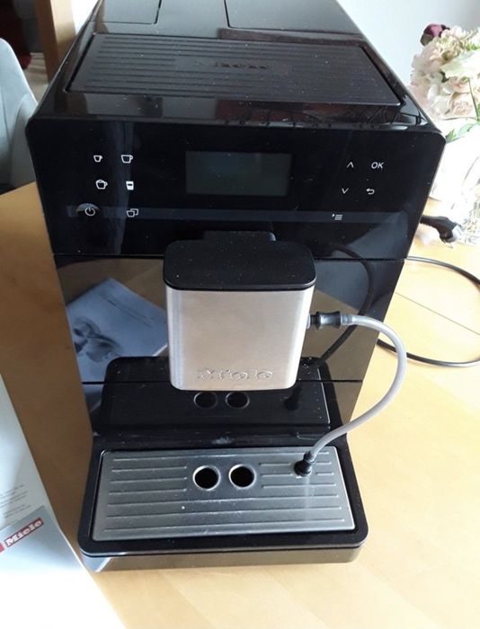 Expres do kawy Miele CM5400