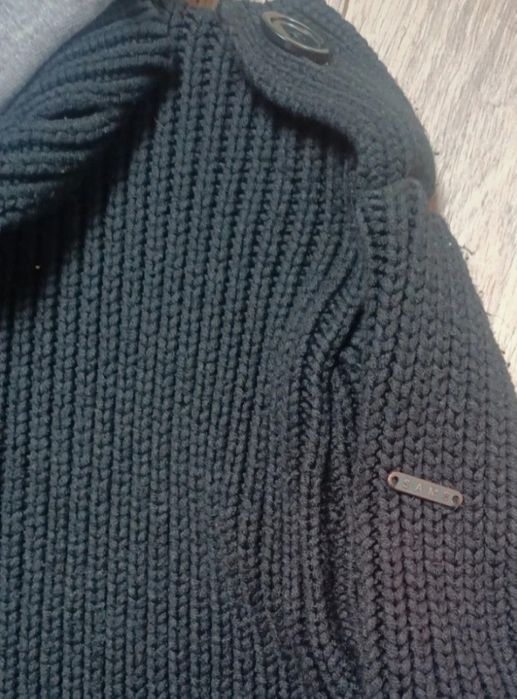 Sweterek meski z kapturem bluzy