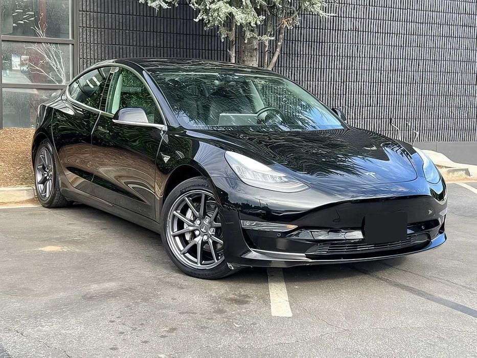 Tesla Model 3      2018
