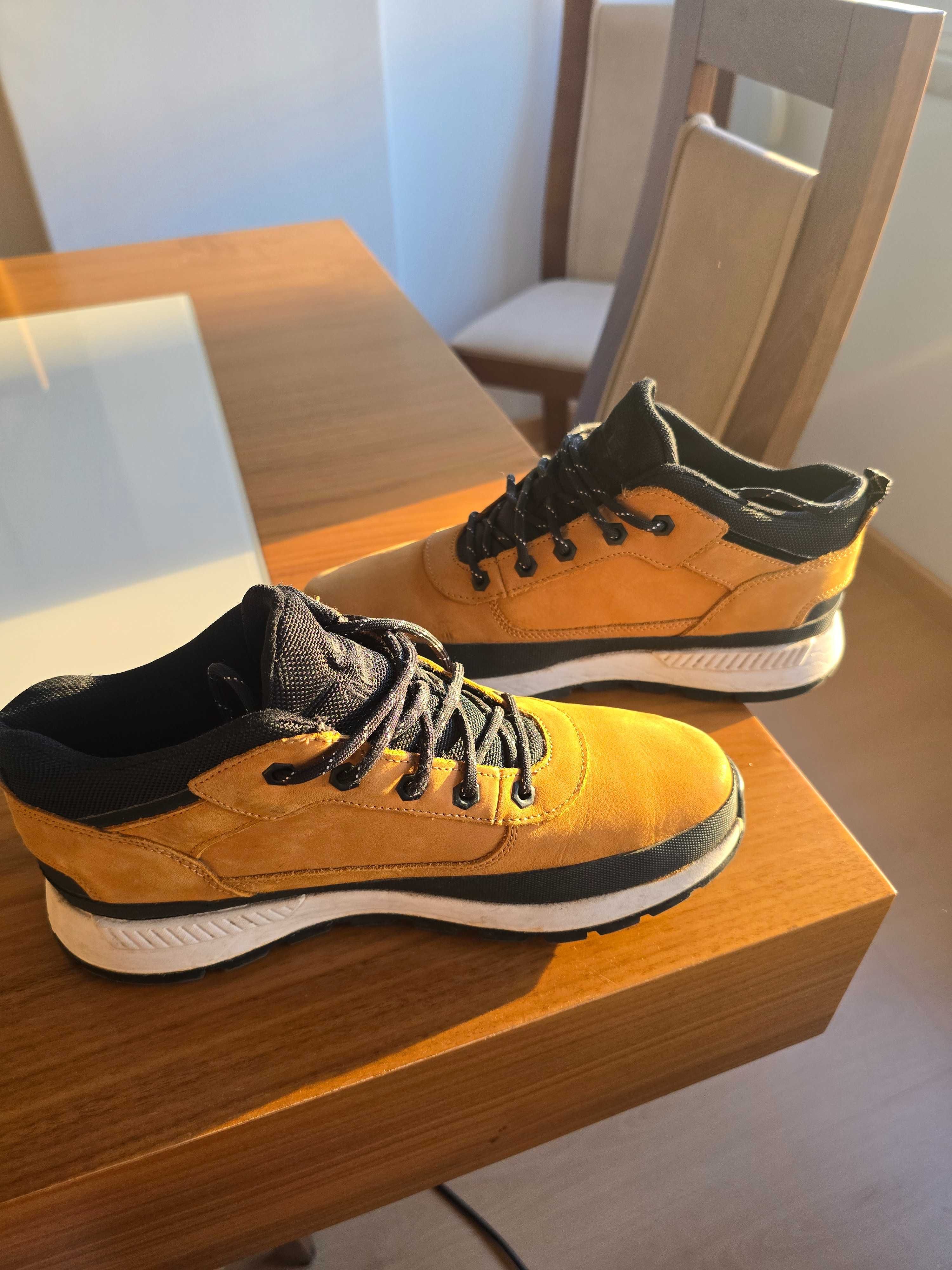 Ténis timberland tamanho 39, praticamente novos.