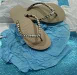 Chinelo havaiana decorado artesanal.