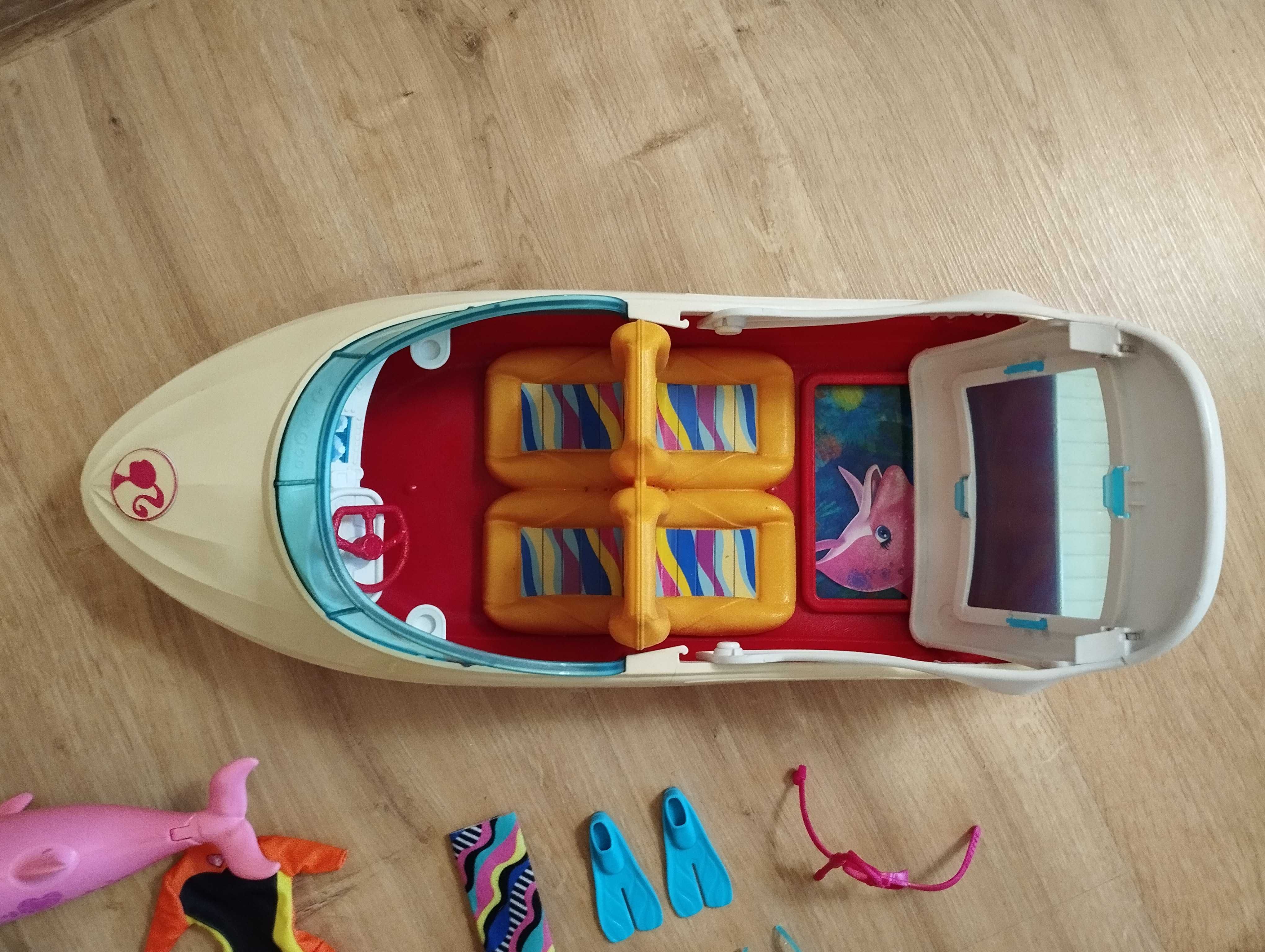 Łódź dla Barbie i zestaw do nurkowania