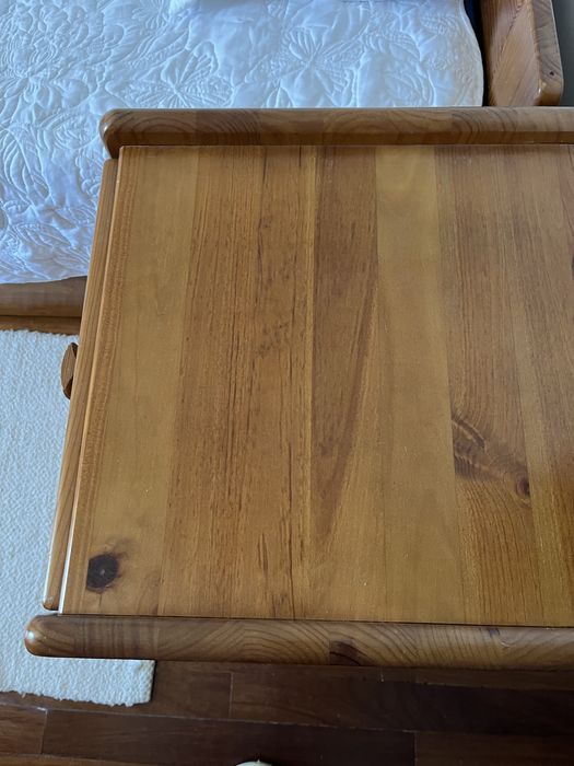 Cama solteiro com gavetão/segunda cama + mesa de cabeceira