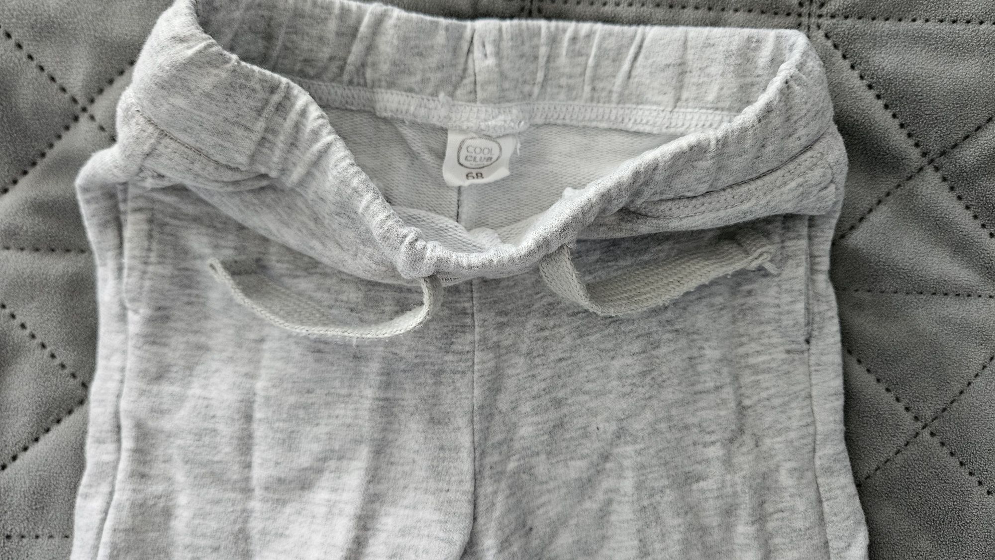 Zestaw 3 par spodni dresowych 2x H&M i 1x Cool Club rozmiar 68 cm