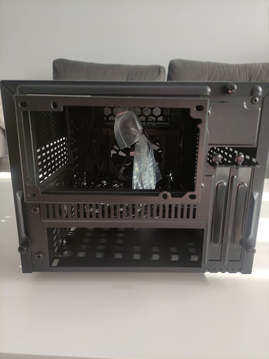 Nowa Obudowa Cooler Master Elite 130 M-ITX Kompaktowa