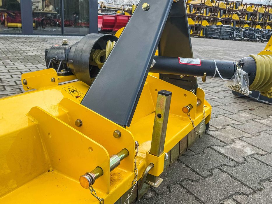 Mała kosiarka bijakowa na fagros LT95
