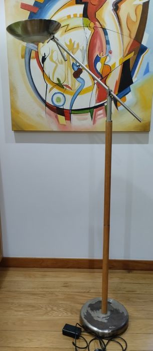 Candeeiro de pé em razoável estado