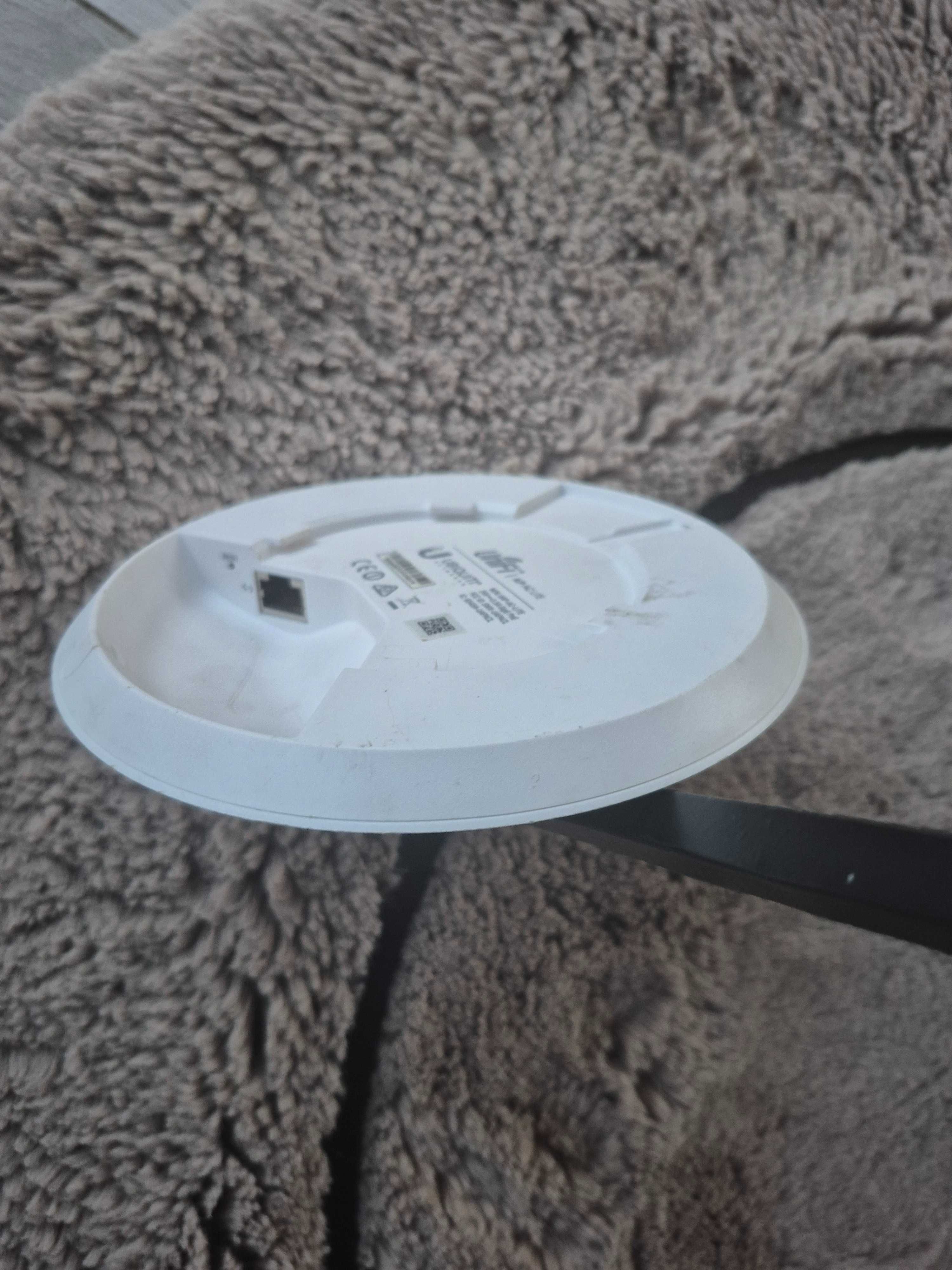 UniFi AP AC LITE router