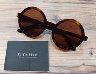 Круглые стиляжные солнцезащитные очки Lunar от Electric Eyewear!