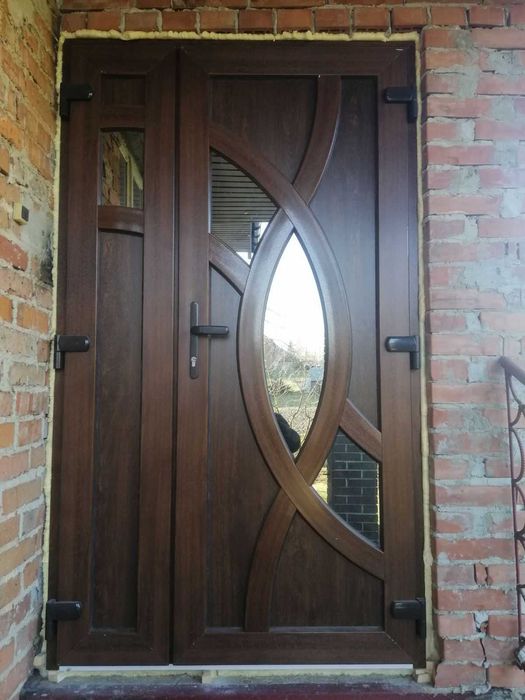 двері металопластикові  вхідні  6 камерний дверний профіль