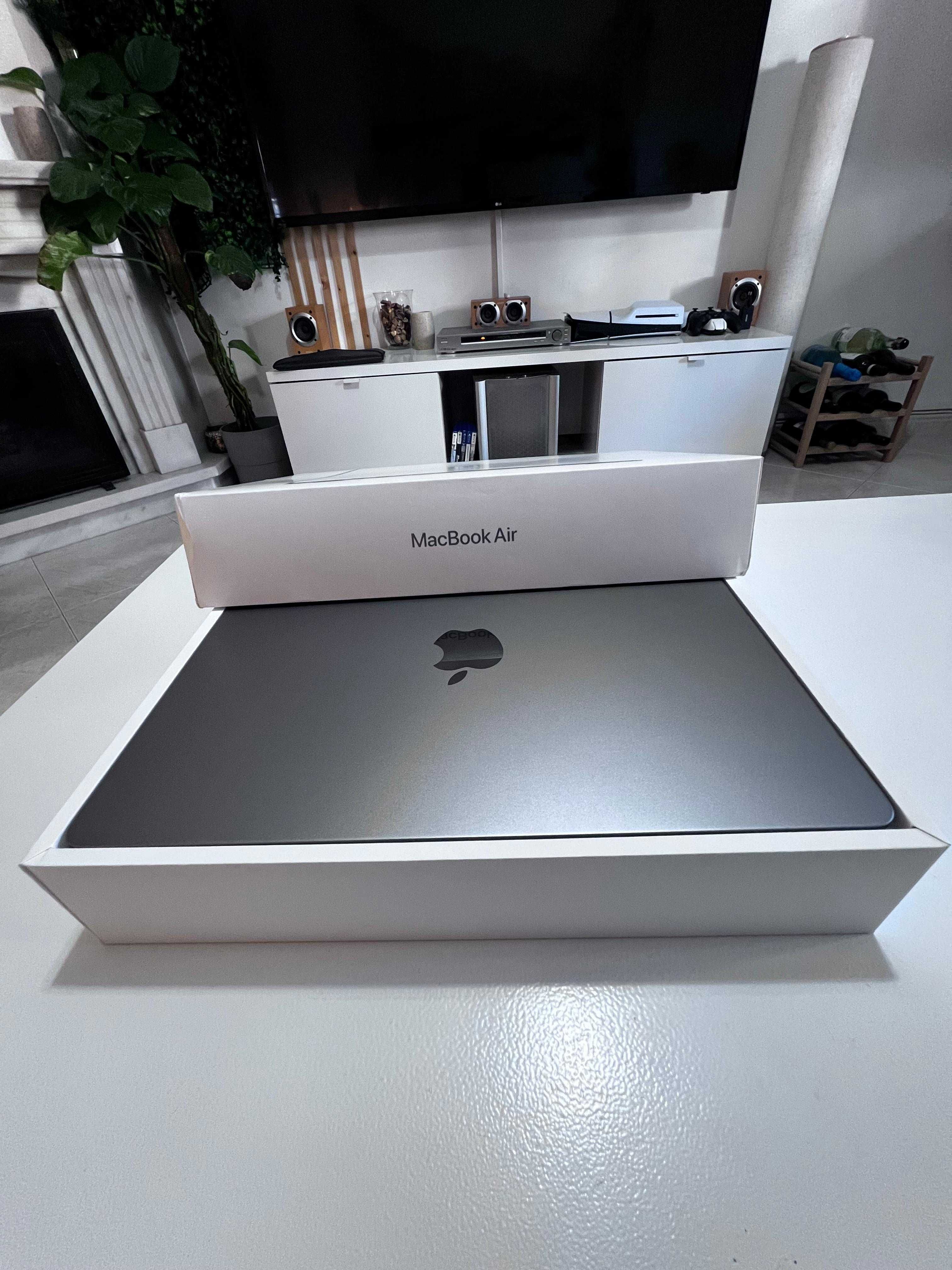 MacBook Air 13" M3 (8GB/256GB) c/ Garantia 2027 e Fatura - IMACULADO!