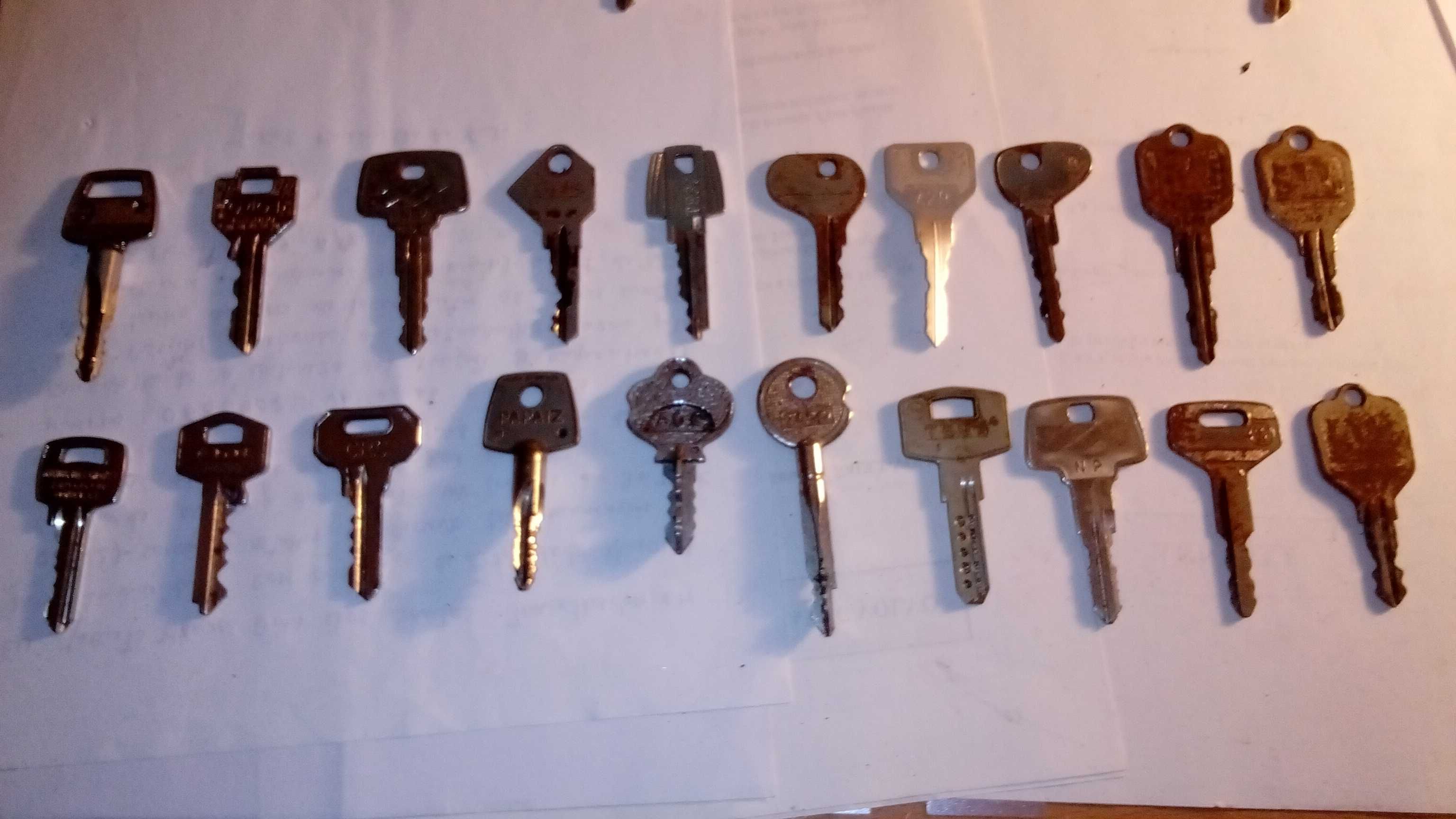 varios modelos de chaves antigas