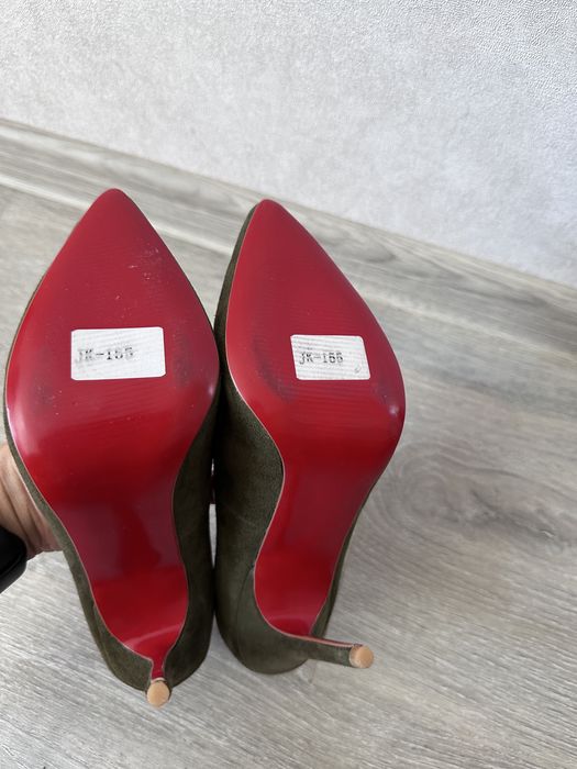 Жіночі туфлі човники Louboutin 10 см