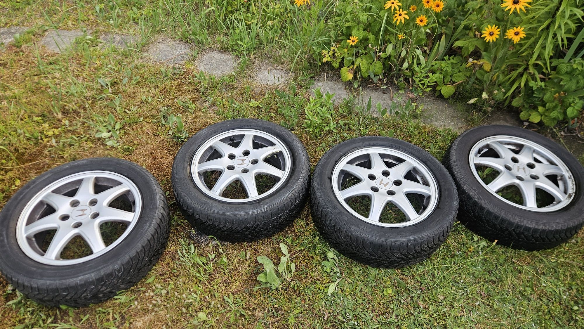 Felgi Honda z oponami Goodyear