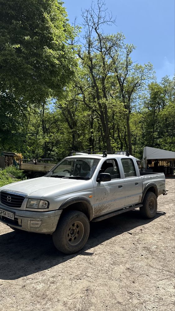 Автомобіль Mazda B2500